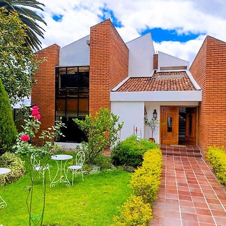 Hostal Mochiliers Bed And Breakfast Cuenca Exterior photo