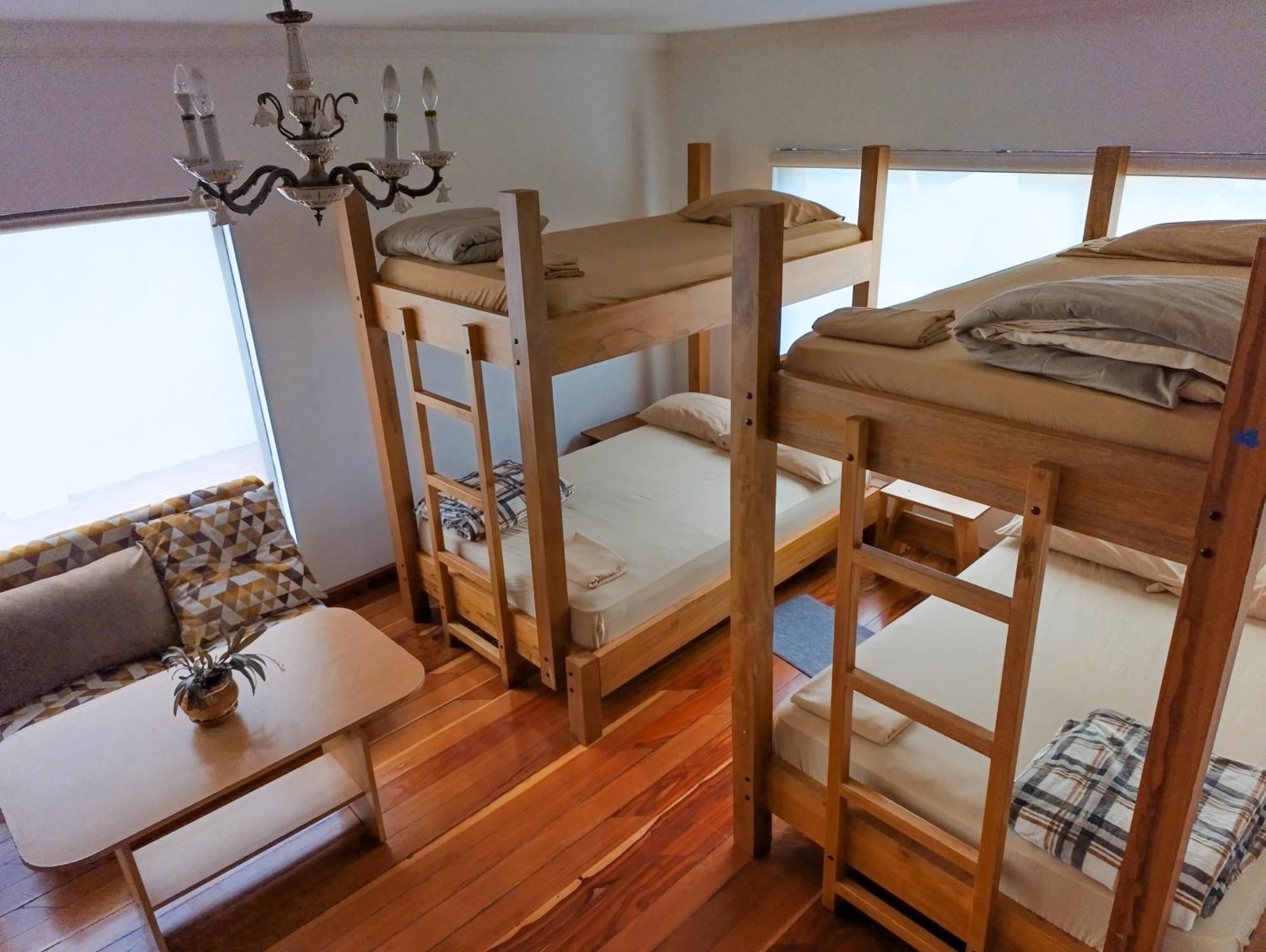Hostal Mochiliers Bed And Breakfast Cuenca Exterior photo