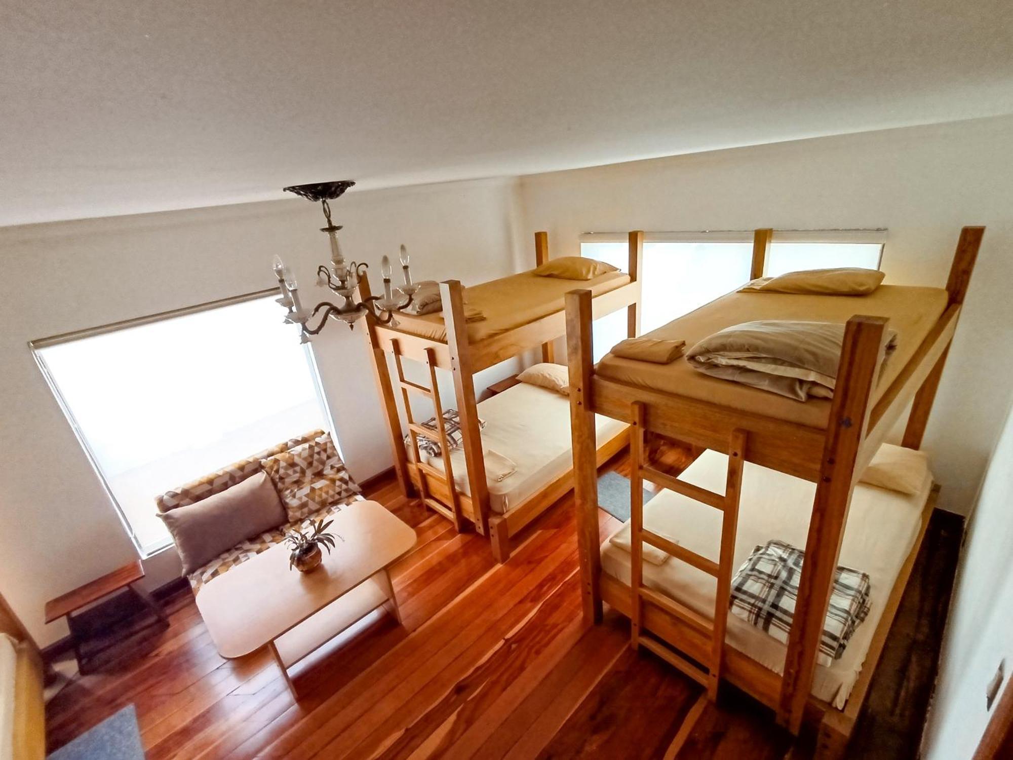 Hostal Mochiliers Bed And Breakfast Cuenca Exterior photo