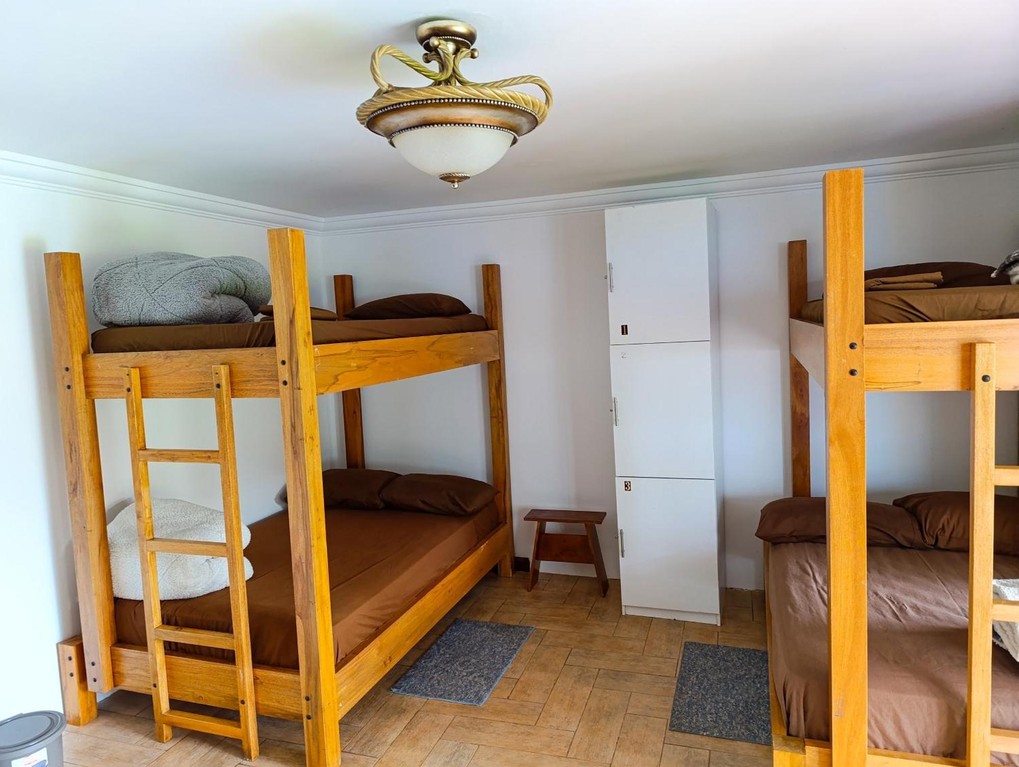 Hostal Mochiliers Bed And Breakfast Cuenca Exterior photo