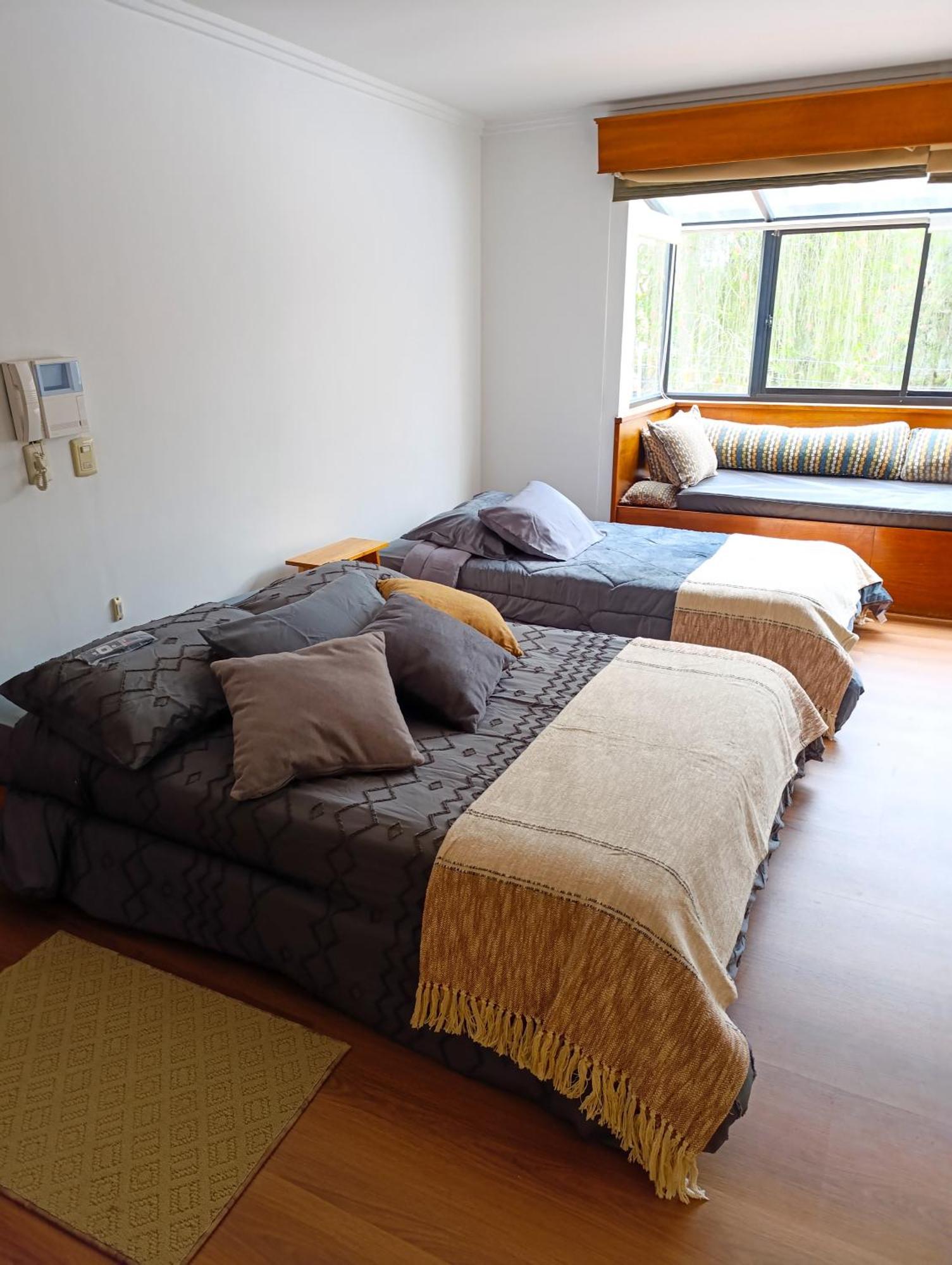 Hostal Mochiliers Bed And Breakfast Cuenca Exterior photo