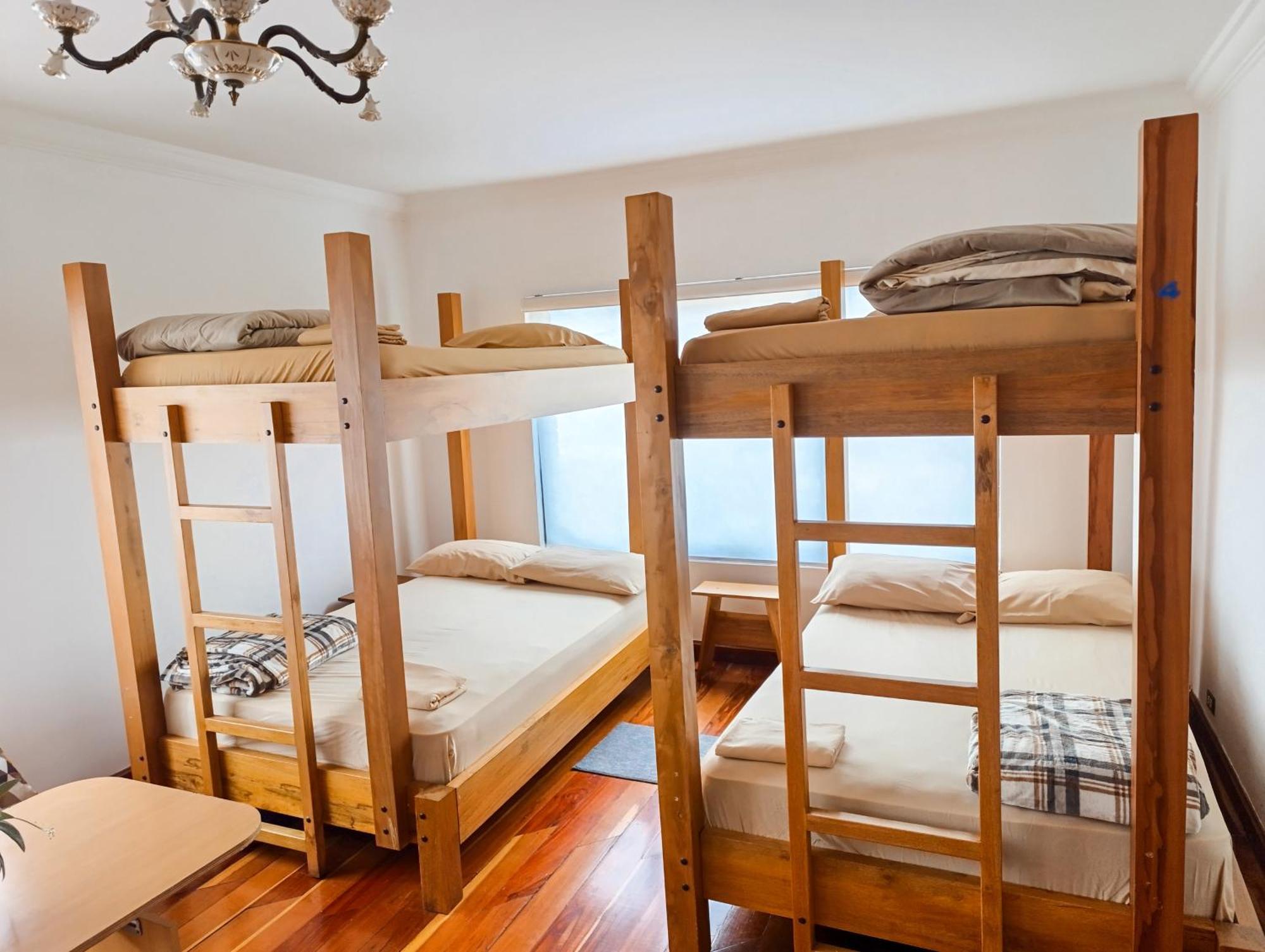 Hostal Mochiliers Bed And Breakfast Cuenca Exterior photo