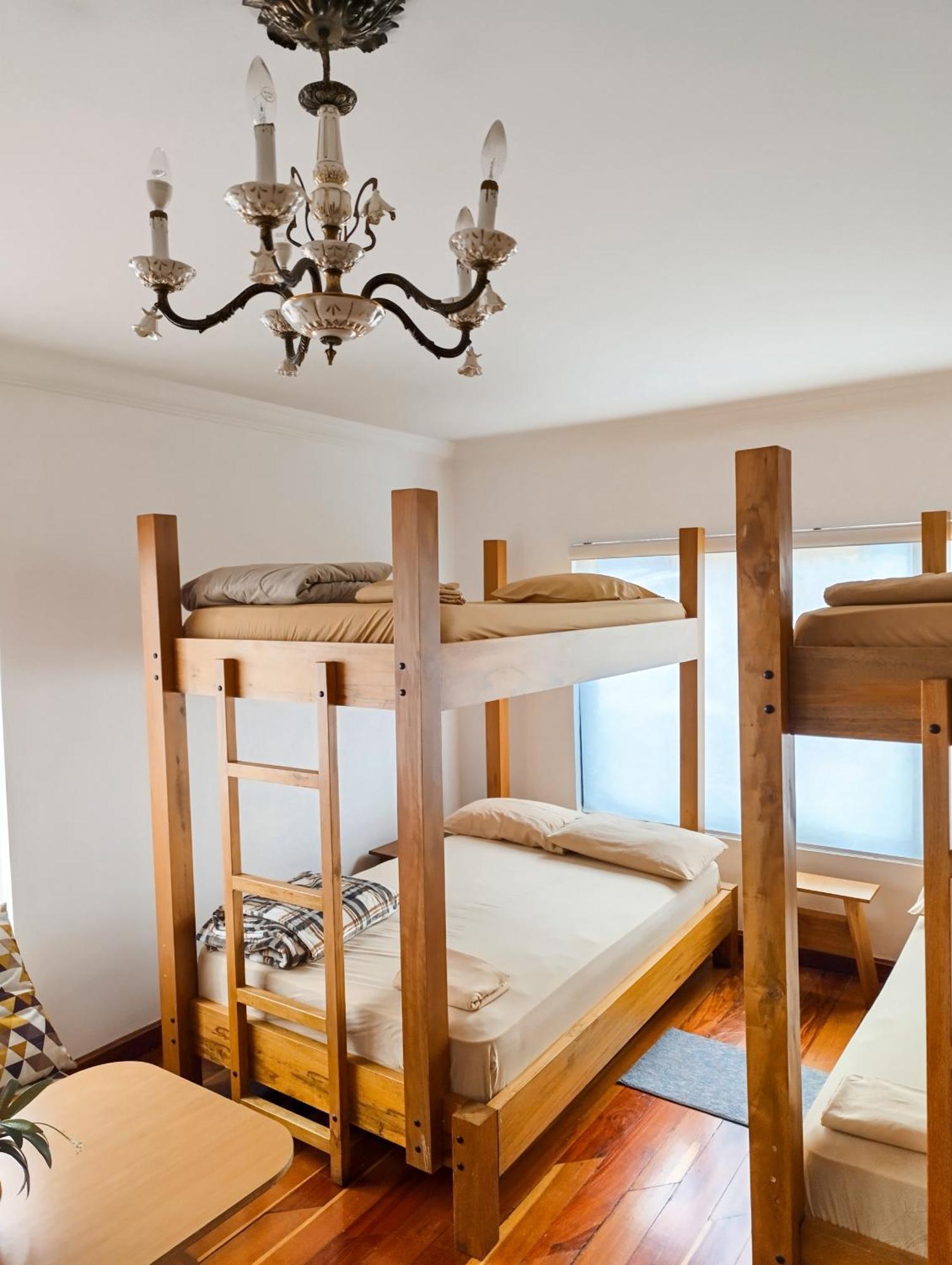 Hostal Mochiliers Bed And Breakfast Cuenca Exterior photo
