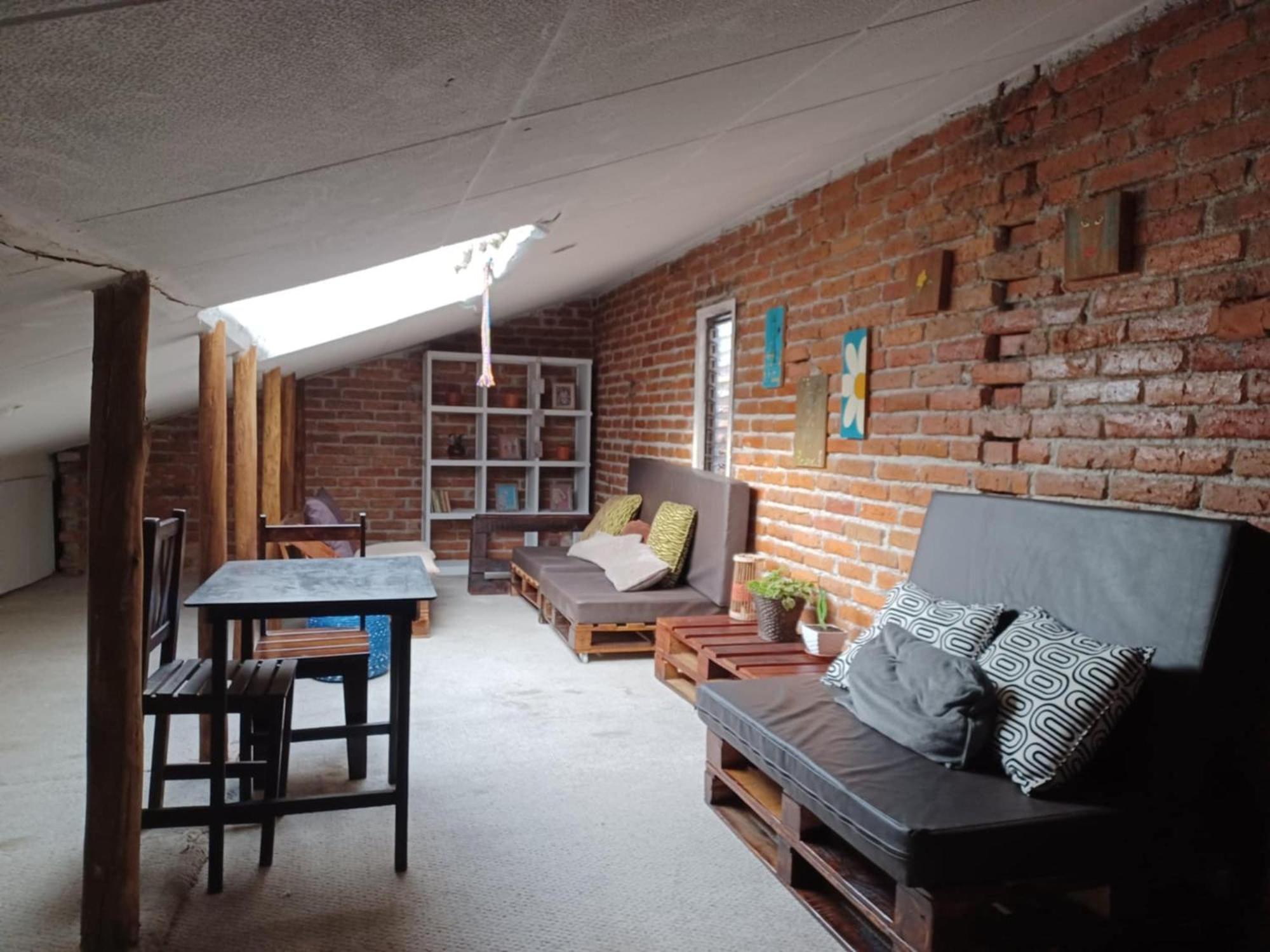 Hostal Mochiliers Bed And Breakfast Cuenca Exterior photo