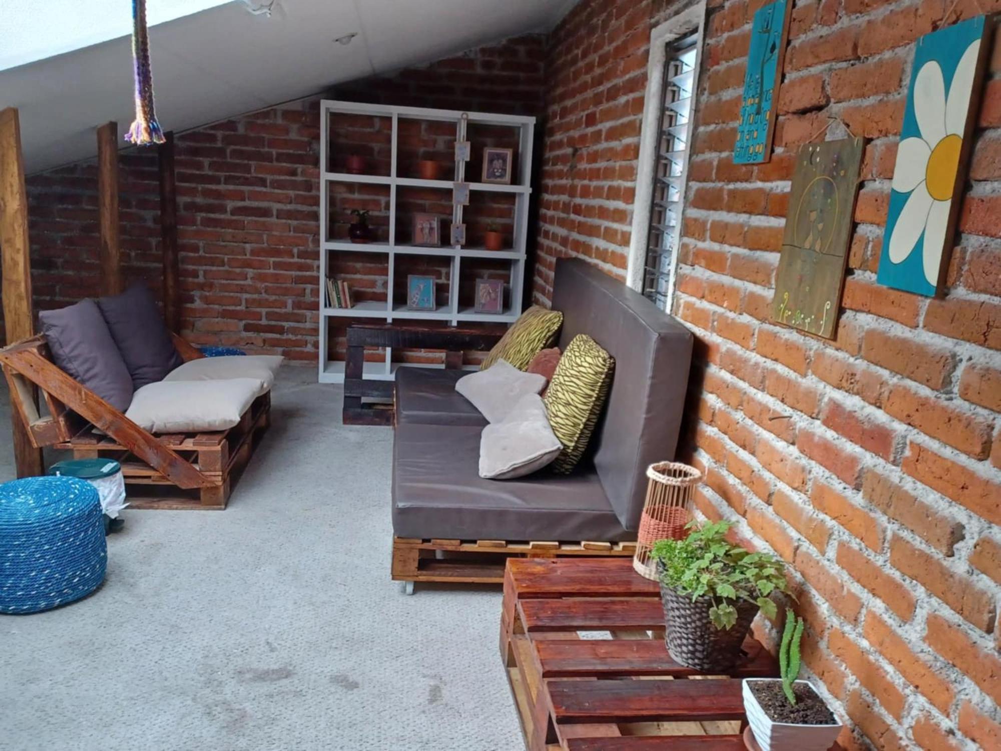 Hostal Mochiliers Bed And Breakfast Cuenca Exterior photo