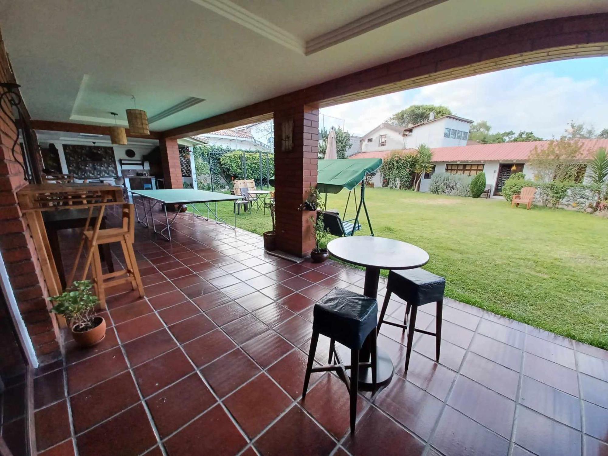 Hostal Mochiliers Bed And Breakfast Cuenca Exterior photo