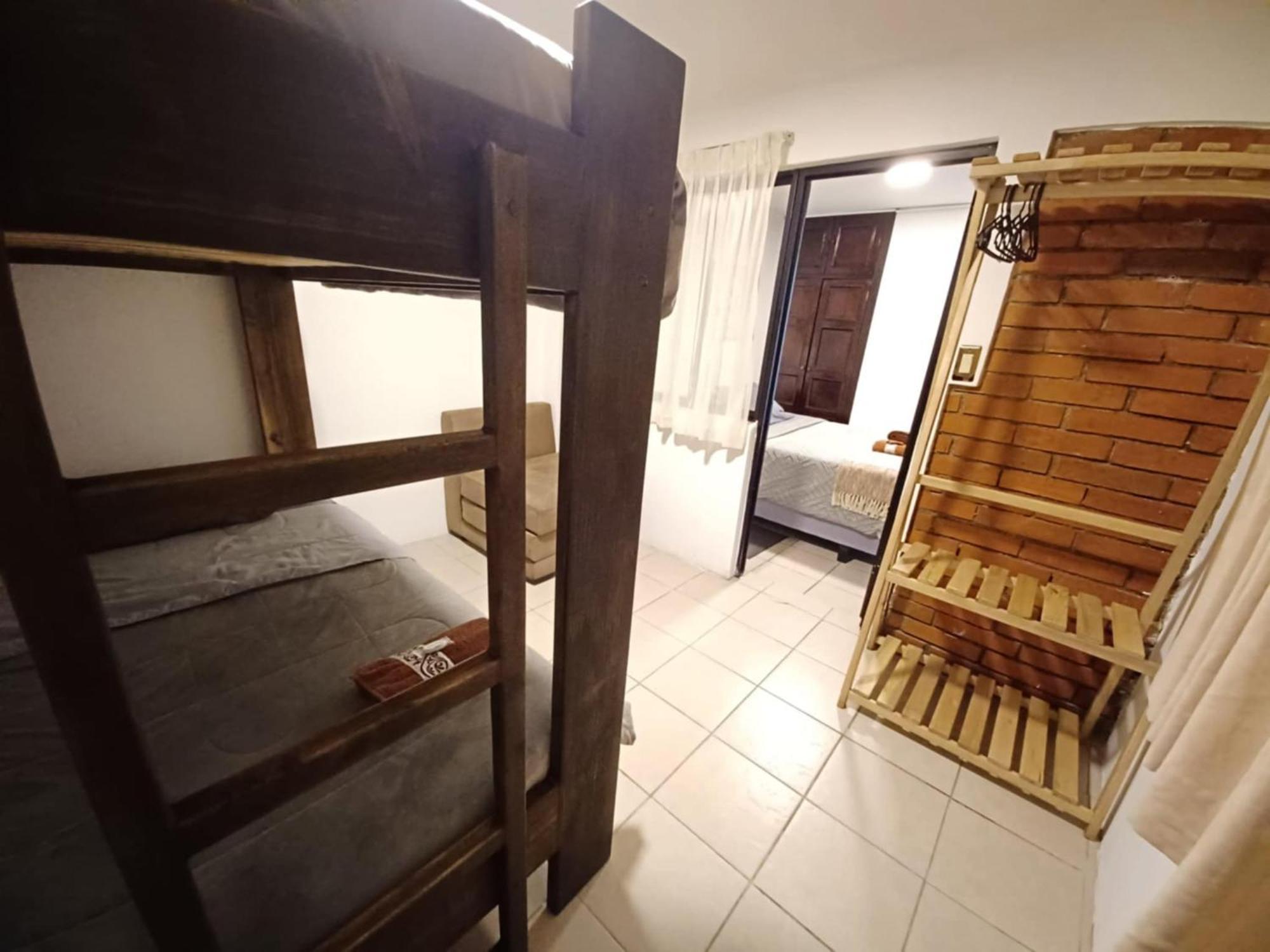 Hostal Mochiliers Bed And Breakfast Cuenca Exterior photo