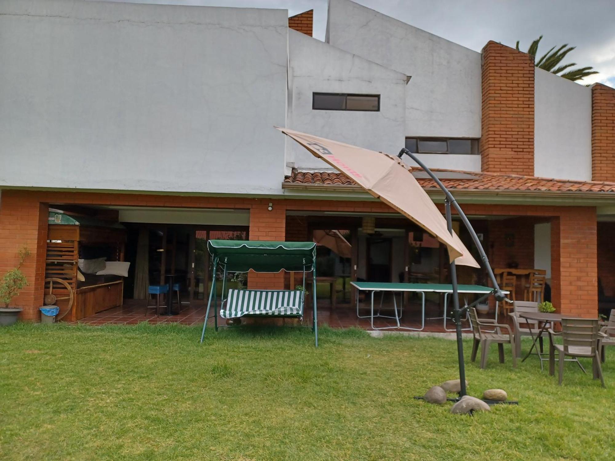 Hostal Mochiliers Bed And Breakfast Cuenca Exterior photo