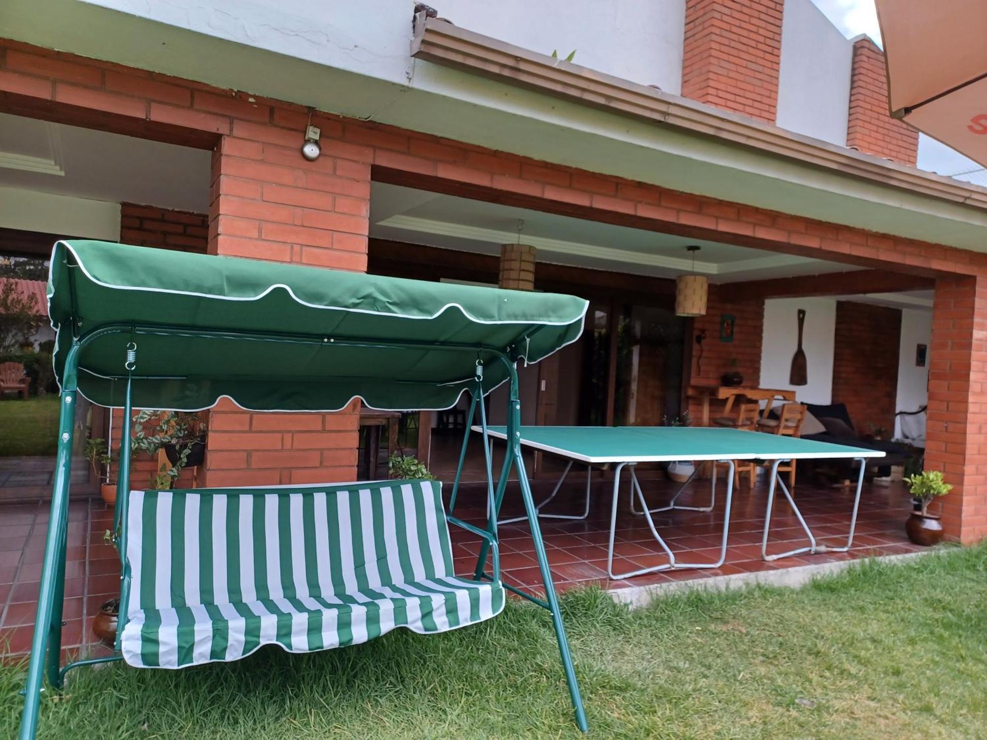 Hostal Mochiliers Bed And Breakfast Cuenca Exterior photo