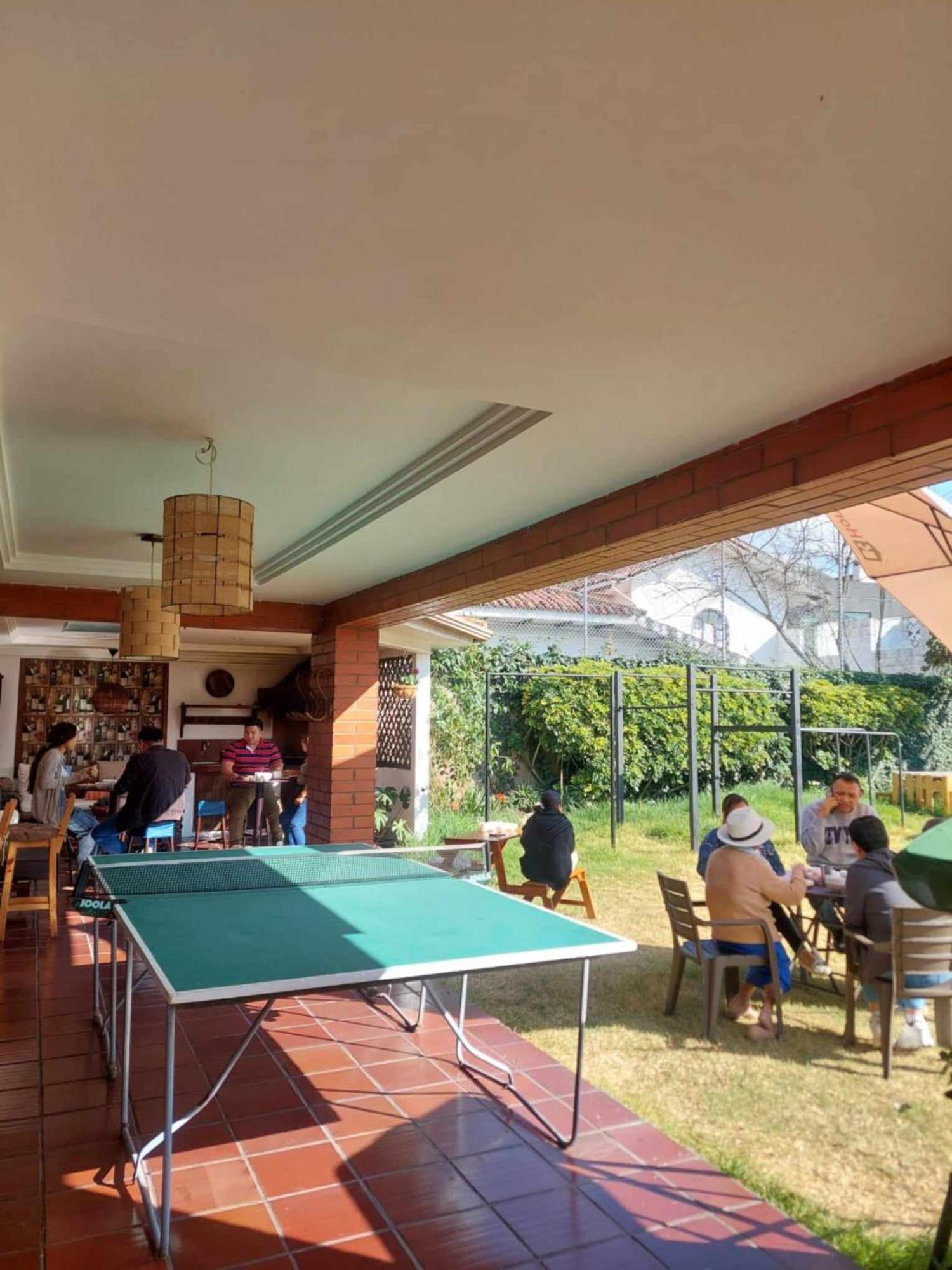 Hostal Mochiliers Bed And Breakfast Cuenca Exterior photo